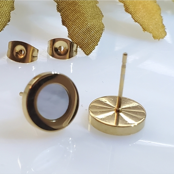 E 21C NEW Gold Pearlescent Stud Earrings - Picture 4 of 6